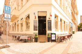 Zavedená restaurace v ulici Na Moráni