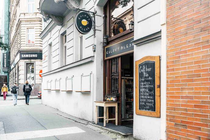 Bar and bistro in Ječná street